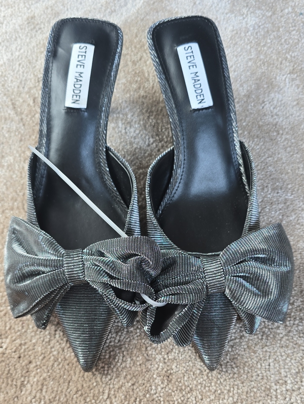 Like New Steve Madden Metallic Gunmetal Bow Pointed Toe Kitten Heel Mules Size 6